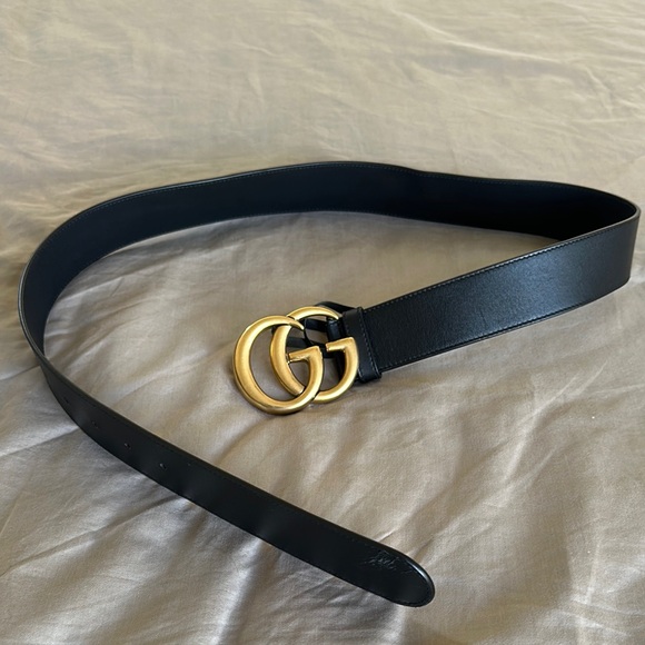 Gucci Black Leather Belt with large Gold Buckle, size medium - Picture 1 of 4